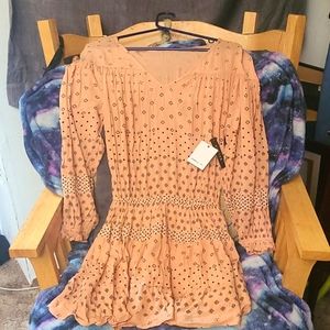 O'Neil short dress sinched at waist, very flattering